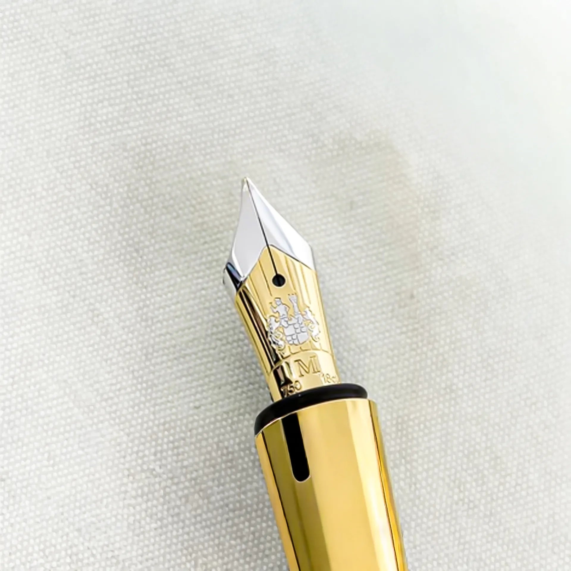 Graf von Faber-Castell Classic Anello Gold Fountain Pen - 18Kt Two-Ton Gold Medium Nib