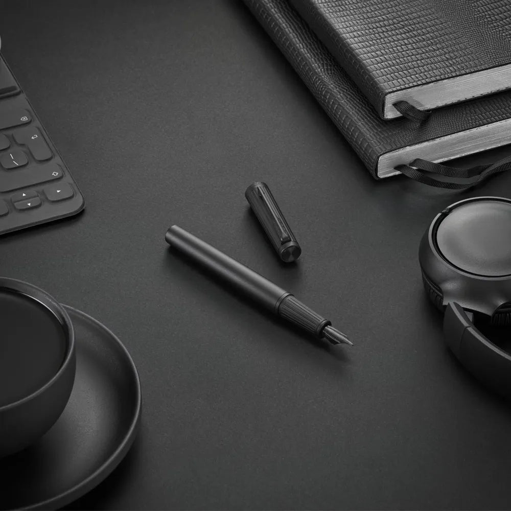 Designed with assertiveness in mind, Parker Ingenuity’s sophisticated styling and luxury finishes satisfy the demanding needs of masters in their field who leverage every possible detail to ensure their success. So with its intricate detailing and reassuring weight offering great precision for a truly exceptional writing experience, Parker Ingenuity lets you be the author of your success.