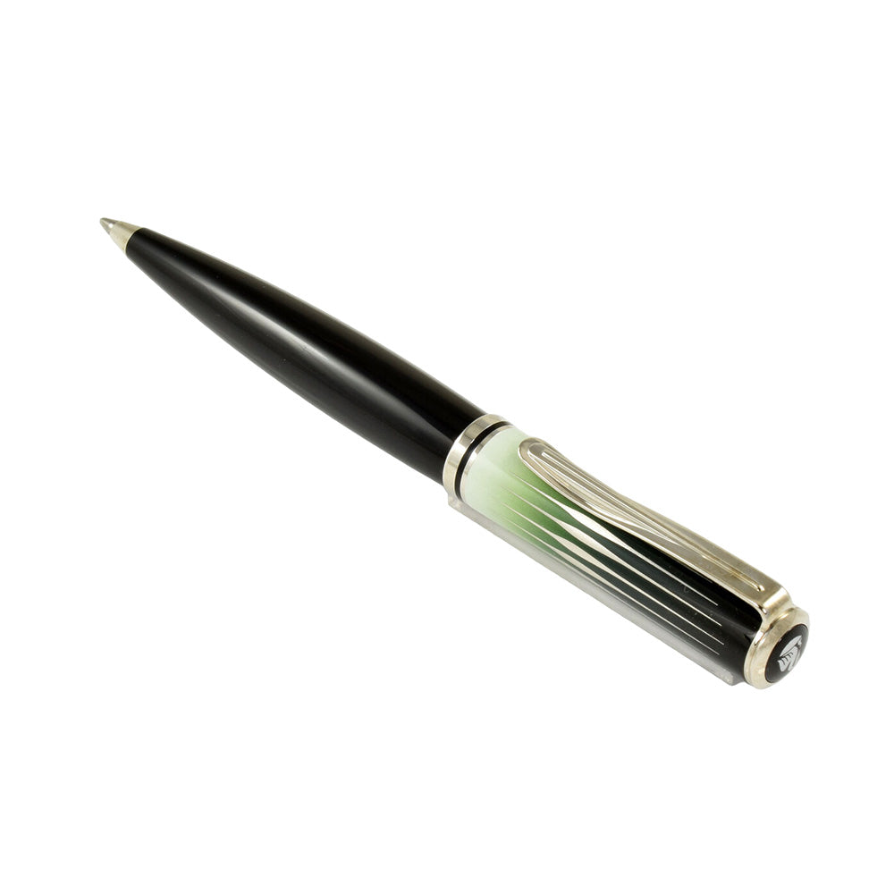 Mysterious Lights in the Night Sky, The K640 Polar Lights is an iconic special edition that was first released in 2008. The cap features tones reminiscent of the Aurora Polaris, with tones ranging from light, to mid, to dark green and then black. The barrel is crafted from black resin with the trim being platinum-plated. Poler Lights K640 Dark Green-Black Resin Platinum Plated Trim Twist Action Made of the finest materials. Special Edition Made in Germany