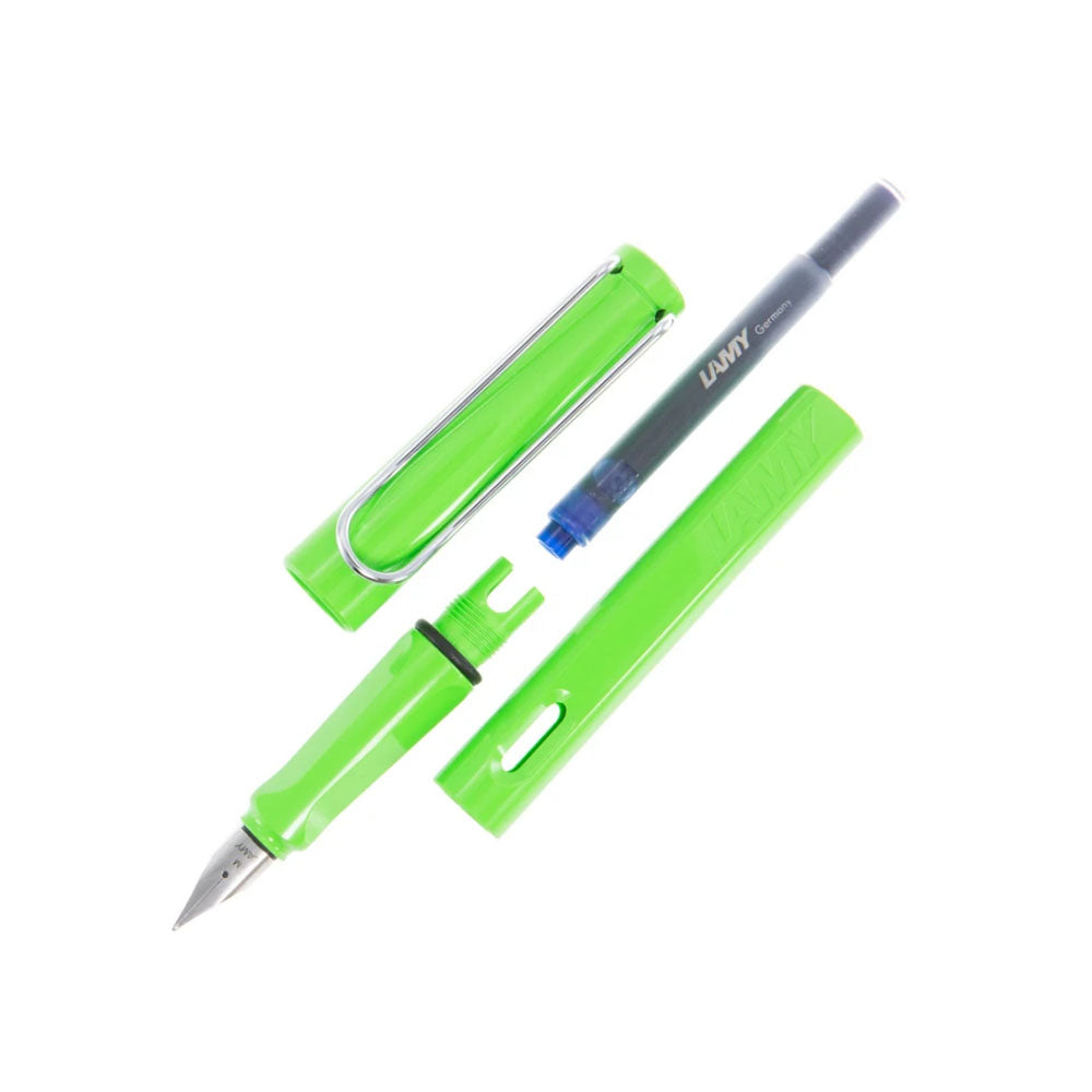 LAMY safari green Fountain pen Many attractive colours, timeless design, perfect ergonomics. These are just some of the reasons that the LAMY safari is one of the most popular writing instruments worldwide. Distinctive recessed grip guarantees writing comfort. Sturdy plastic, shiny green / metal clip / ergonomic grip / steel nib, polished / with ink cartridge. Part No. : 4030633