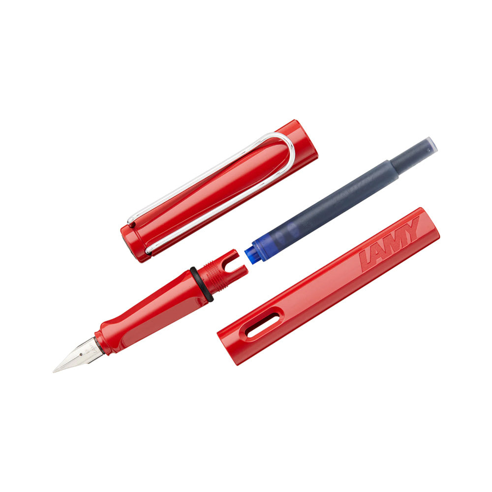 LAMY safari red Fountain pen F Many attractive colours, timeless design, perfect ergonomics. These are just some of the reasons that the LAMY safari is one of the most popular writing instruments worldwide. Distinctive recessed grip guarantees writing comfort. Sturdy plastic, shiny red / metal clip / ergonomic grip / steel nib, polished / with ink cartridge LAMY T 10 blue / with converter Z 28
