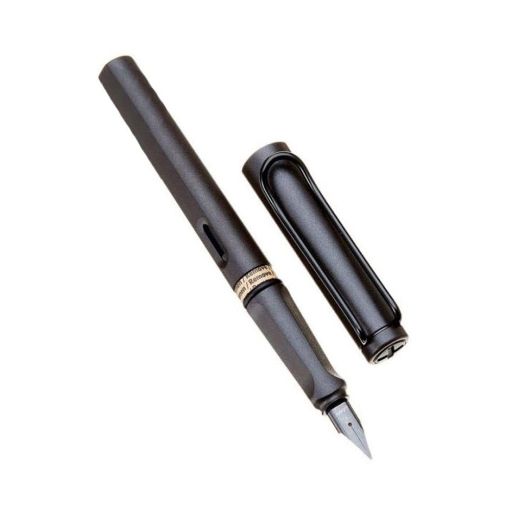 LAMY safari umbra Fountain pen F Many attractive colours, timeless design, perfect ergonomics. These are just some of the reasons that the LAMY safari is one of the most popular writing instruments worldwide. Distinctive recessed grip guarantees writing comfort. Matte charcoal sturdy plastic, umbra / metal clip / ergonomic grip / black chromium-plated steel nib / with ink cartridge LAMY T 10 blue / with converter Z 28