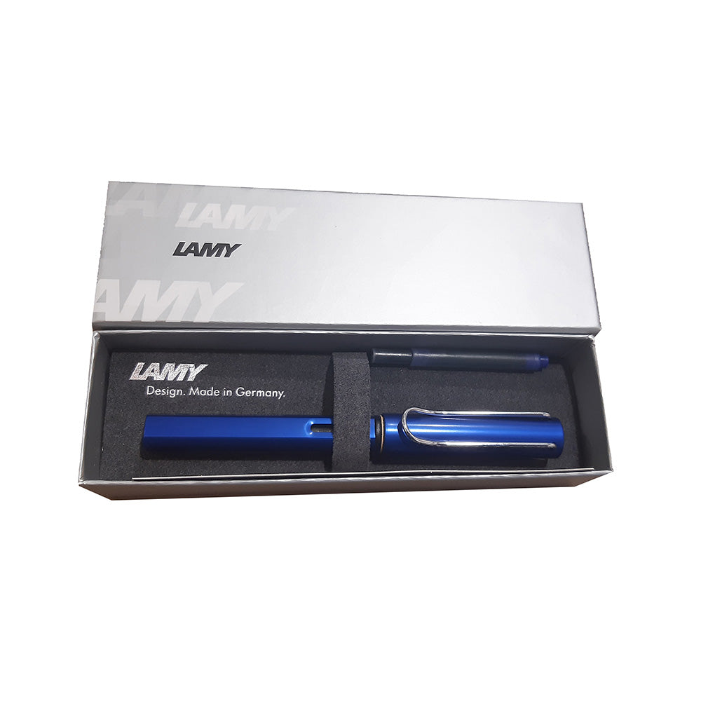 The Light Aluminium-Experience. LAMY AL-star oceanblue Fountain pen EF The Lamy AL-star is the attractive, young writing instrument which satisfies even the highest requirements. Made of feather-light robust aluminum, anodized in various colors. With distinctive transparent grip and spring-action metal clip. Aluminium, dark blue anodized / steel nib, polished / with ink cartridge LAMY T 10 blue / with converter filling system Z 28