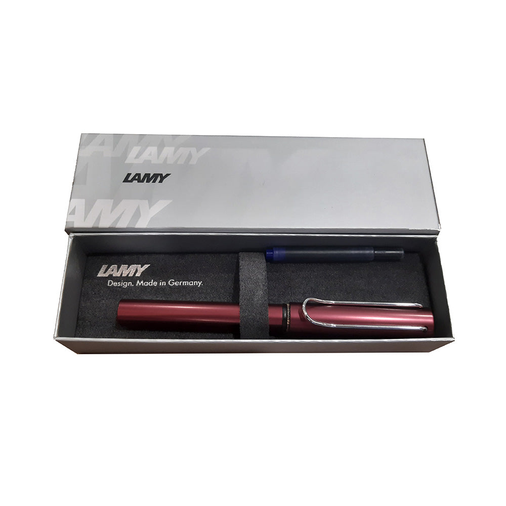 LAMY AL-star black purple Fountain pen F The Lamy AL-star is the attractive, young writing instrument which satisfies even the highest requirements. Made of feather-light robust aluminium, anodised in various colours. With distinctive transparent grip and spring-action metal clip. Aluminium, dark purple metallic anodized / metal clip / ergonomic plastic grip / steel nib, polished / with ink cartridge LAMY T 10 blue /with converter Z28