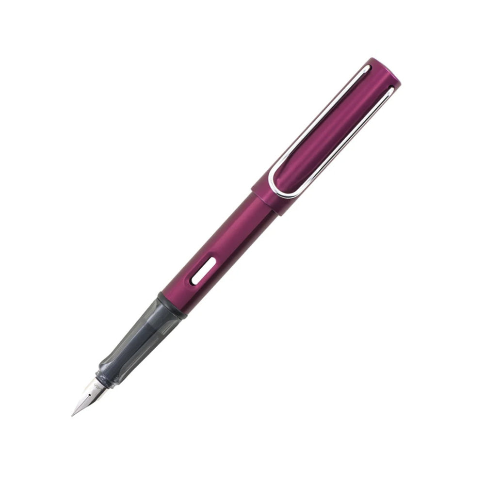 LAMY AL-star black purple Fountain pen F The Lamy AL-star is the attractive, young writing instrument which satisfies even the highest requirements. Made of feather-light robust aluminium, anodised in various colours. With distinctive transparent grip and spring-action metal clip. Aluminium, dark purple metallic anodized / metal clip / ergonomic plastic grip / steel nib, polished / with ink cartridge LAMY T 10 blue /with converter Z28