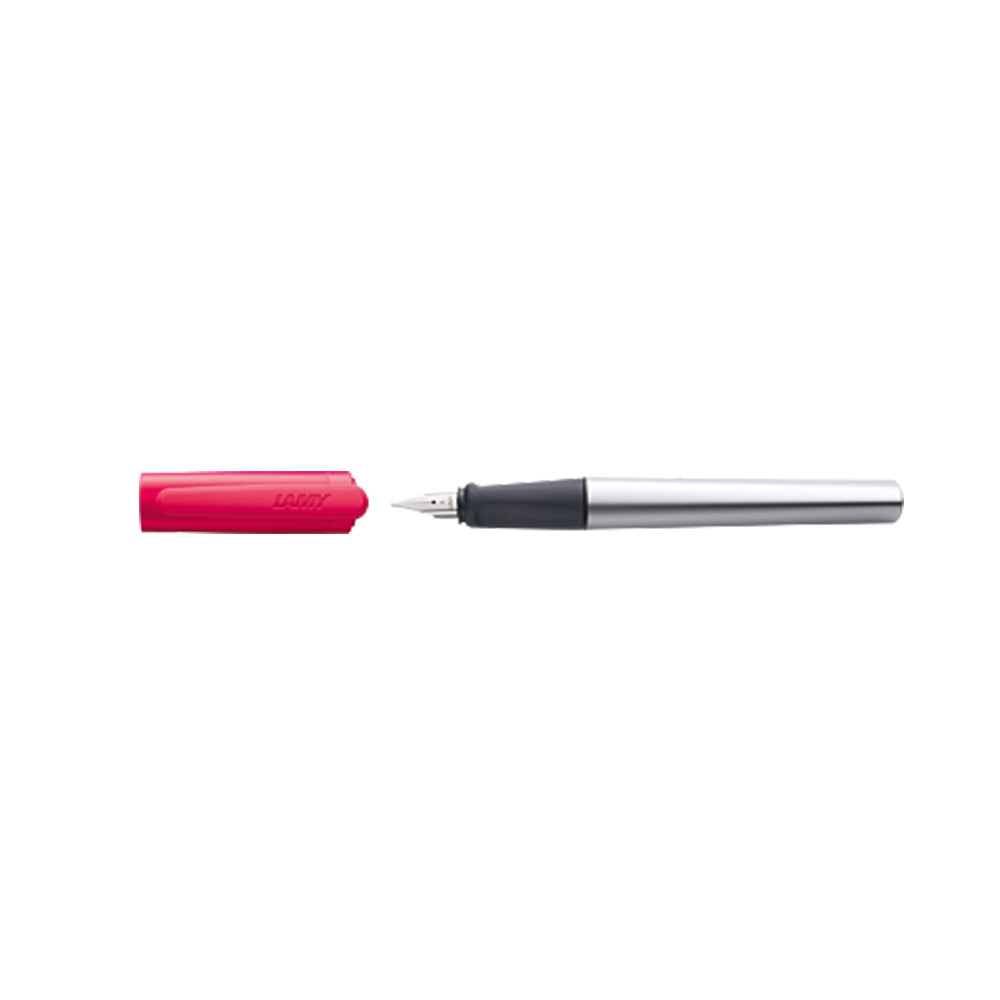 LAMY nexx crimson Fountain pen M The LAMY nexx fountain pen has a soft non-slip grip which makes for extended fatigue-free writing. Light and exceptionally sturdy aluminium body and plastic cap. Aluminium, naturally anodized / cap: plastic, crimson / non-slip grip / steel nib, polished / with ink cartridge LAMY T 10 blue / comes with the converter LAMY Z 28.