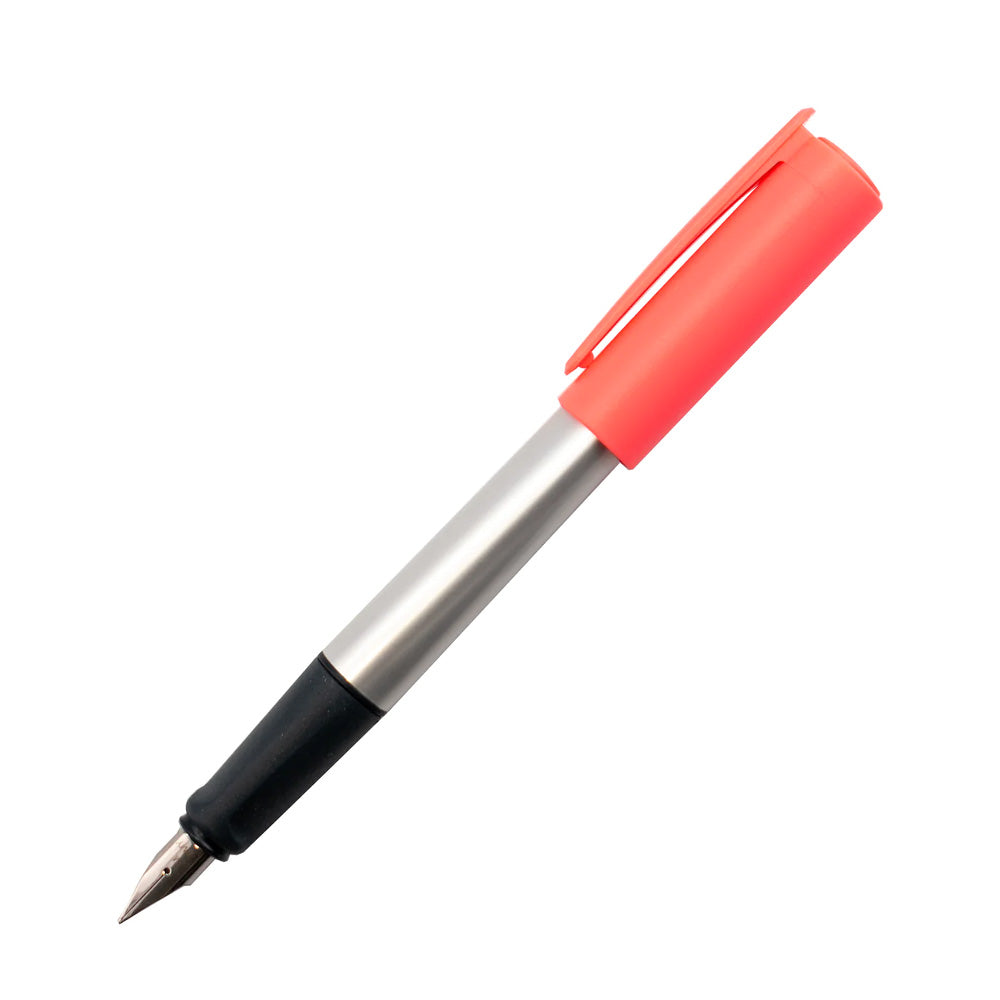 LAMY nexx crimson Fountain pen M The LAMY nexx fountain pen has a soft non-slip grip which makes for extended fatigue-free writing. Light and exceptionally sturdy aluminium body and plastic cap. Aluminium, naturally anodized / cap: plastic, crimson / non-slip grip / steel nib, polished / with ink cartridge LAMY T 10 blue / comes with the converter LAMY Z 28.