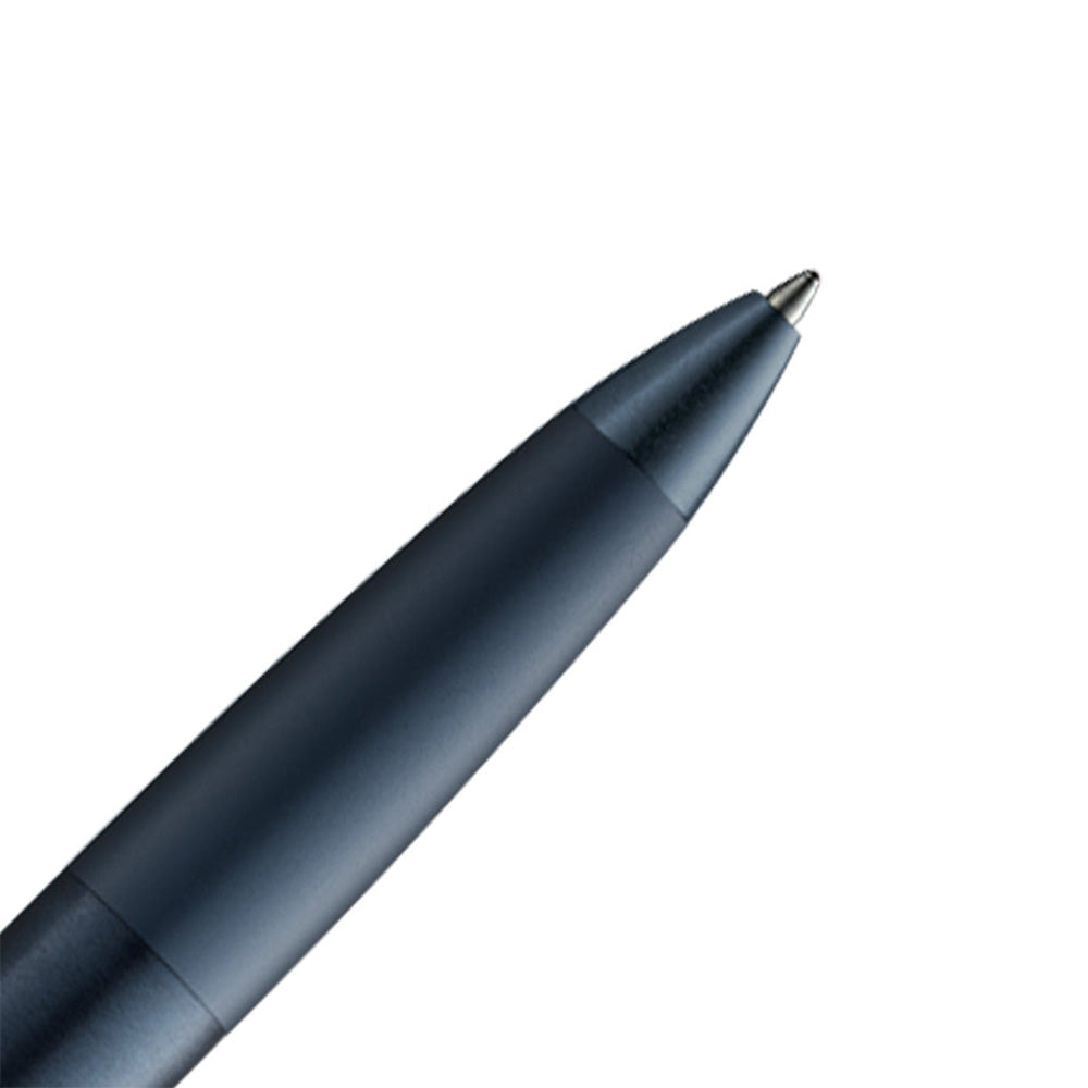 Simply modern. LAMY aion deepdark blue Ballpoint pen The smooth deep-drawn aluminium body components are the first of their kind and give the series a unique, harmonious appearance. Brushed and blasted surfaces are refined with a brilliant silk-matt anodic coating finish, creating formal tension. The sturdy high gloss polished clip perfectly rounds off the overall design. Twist ballpoint pen / brushed aluminum and satin dark blue anodized / with LAMY M16 M black large-capacity refill Part Code : 4038449