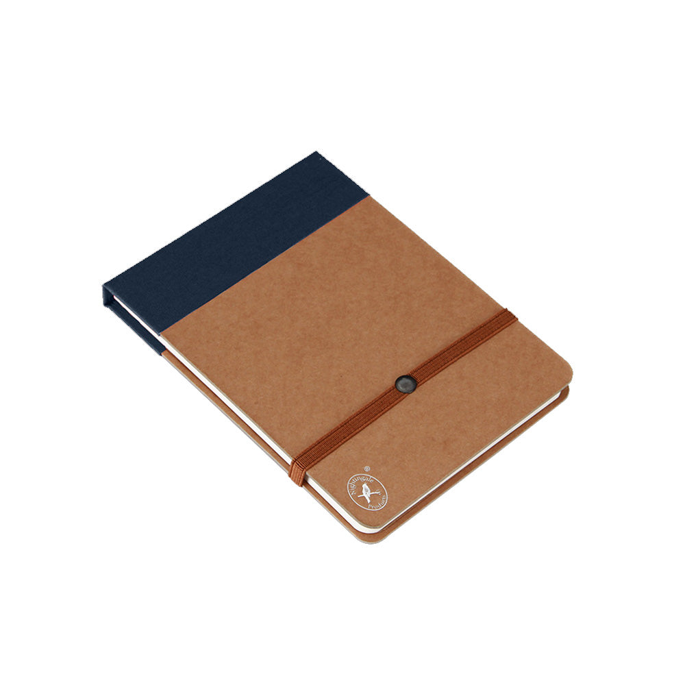 Look and feel the beauty and true allure of minimalism in the creative, Q-bound, A6-sized, Blue Rustic Kraft Top Open Pad – A with an elastic band closure and four-colour inner. Difficult to resist, indeed! Foil Stamped Kraft Cover Creative Four Colour Inner Round Corner Elastic Band Closure Q Bound Top Open Pad No. of pages 160 Size Dimension A6 (103x147mm)