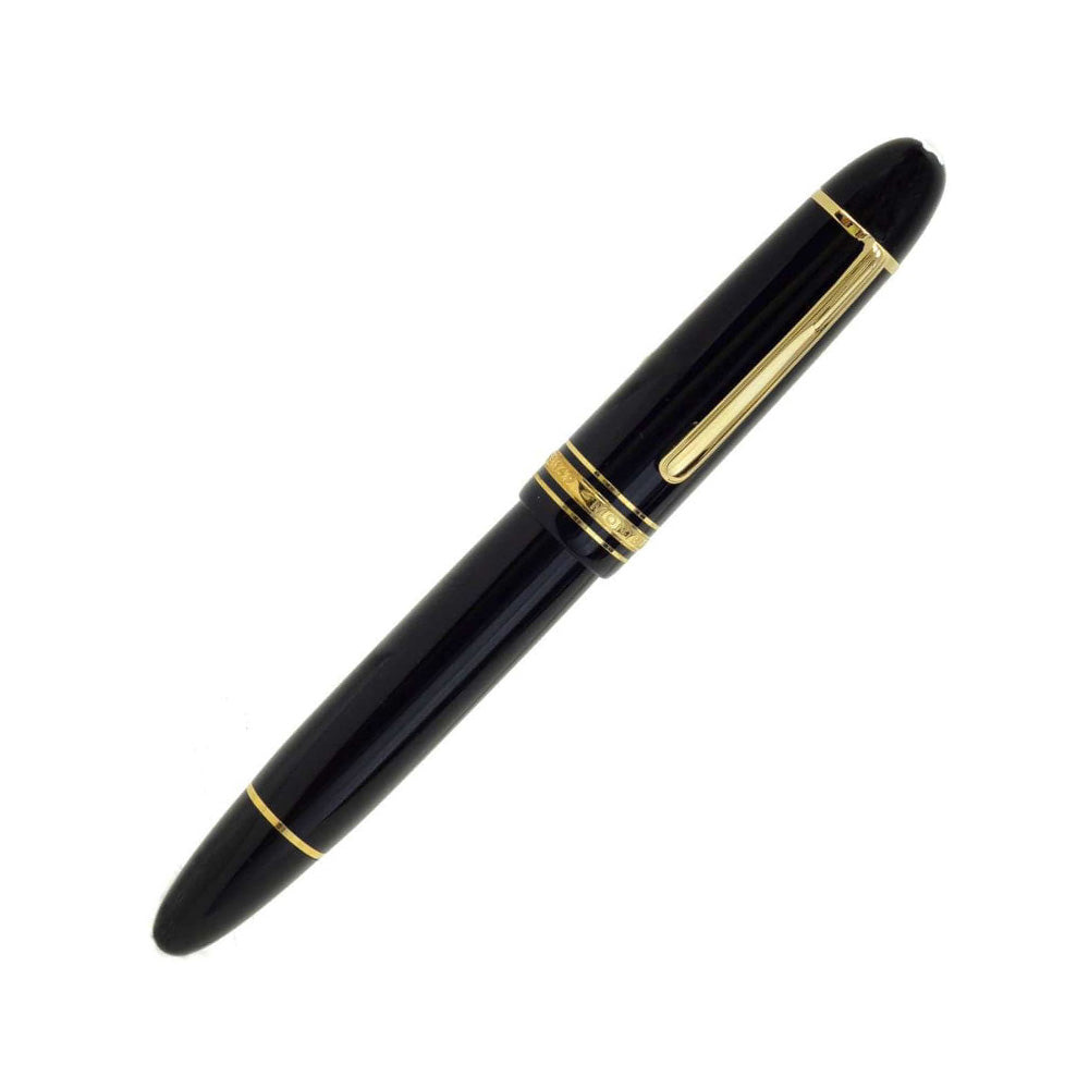 The Meisterstück 149 - a design that writes history. Deep black precious resin with gold-coated details, surmounted by the white star emblem and finished with a handcrafted Au 750 / 18K gold nib, evolves into Montblanc’s design icon. Black precious resin Gold-coated clip with individual serial number Black precious resin with Montblanc emblem inlay Piston filling mechanism Handcrafted Au 750/ 18KT gold nib with rhodium-coated inlay Product Code : MFFRCQYH2 Made in Germany