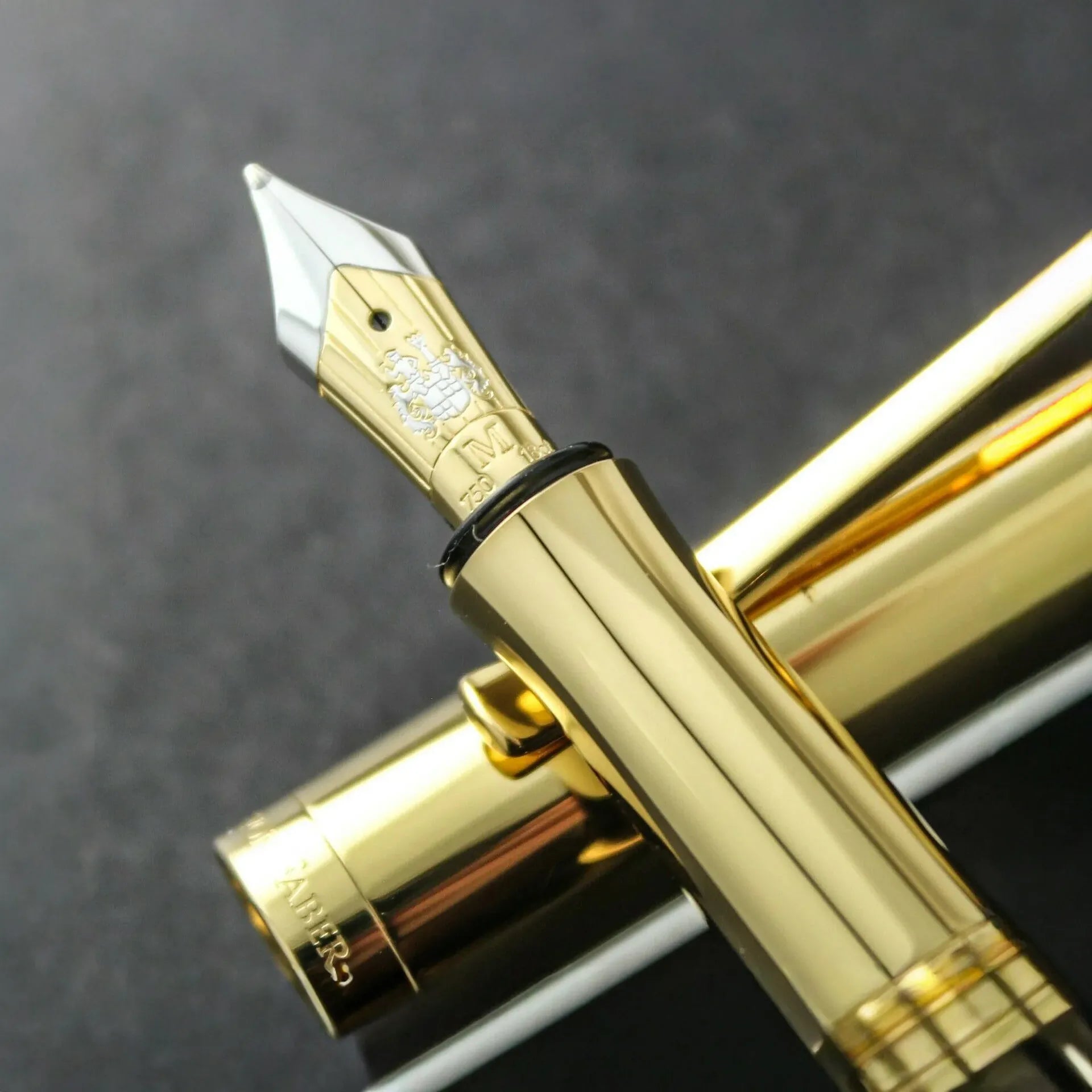 Graf von Faber-Castell Classic Anello Gold Fountain Pen - 18Kt Two-Ton Gold Medium Nib