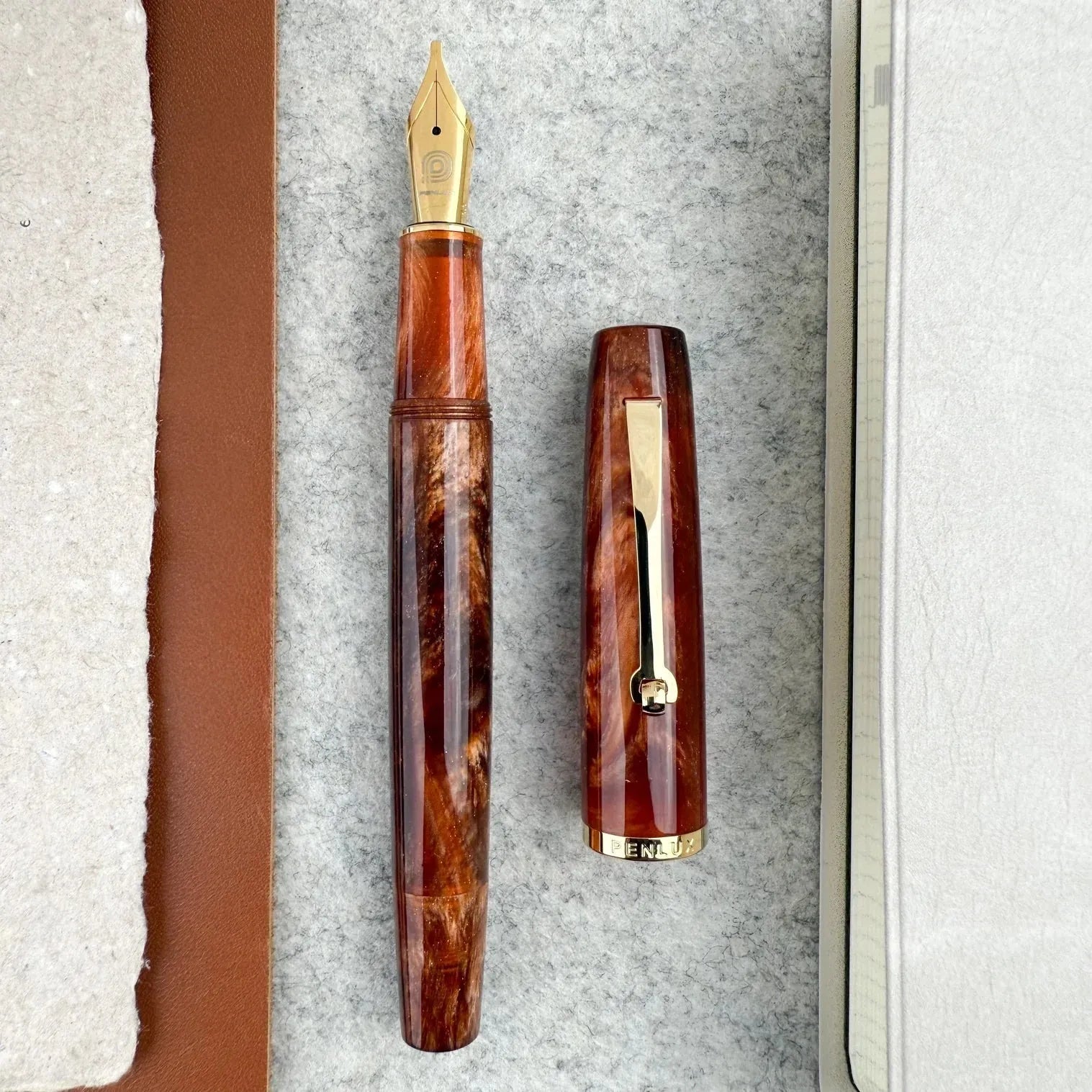 The CONCERTO is a collaboration between Penlux and Taiwan ink maker Lennon Tool Bar. The collaboration aimed to create an exceptional color, high quality with affordable price for a piston filled fountain pen. Each pen will come with an 30ML exclusive ink bottle matching with the color of pen body.