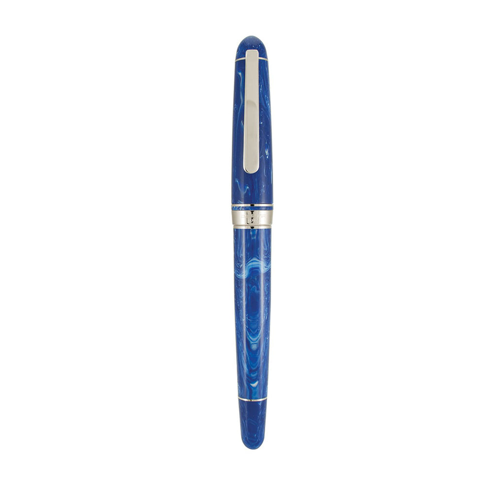 The Delta Virtuosa Rollerball Pen is named for virtue, goodness and righteousness, the definition of Virtuosa. Each pen is hand turned from Italian resins with rhodium plated trim. Choose from black, blue, dark horn or light horn. Colour : Blue Body & cap material : Resin body and cap Body & cap finish : White body and cap Band and trim are polished to a mirror-like finish and plated with precious rhodium Made in Italy