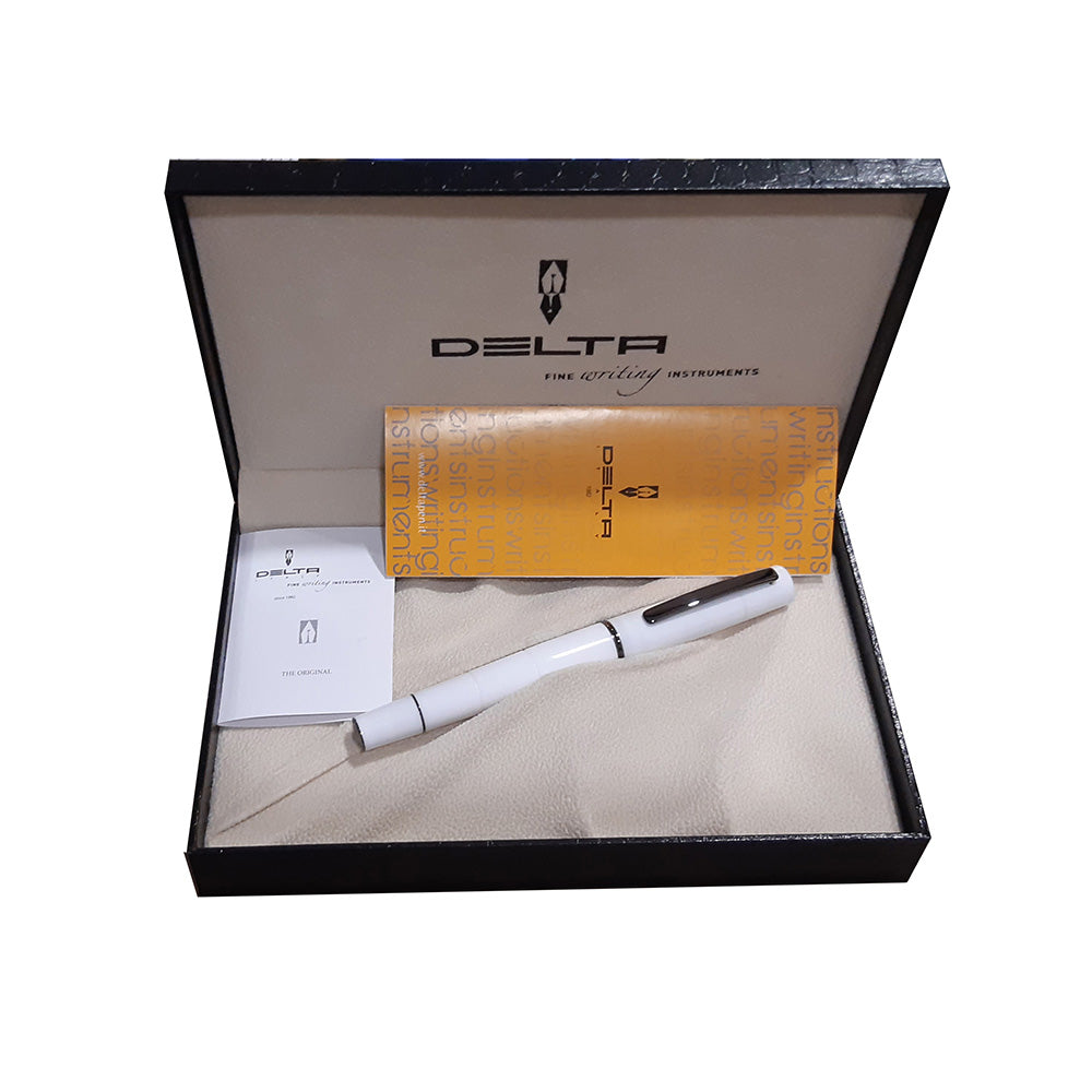 Delta Oblo White Resin with Black Rhodium Trim Fountain Pen – Medium Nib
