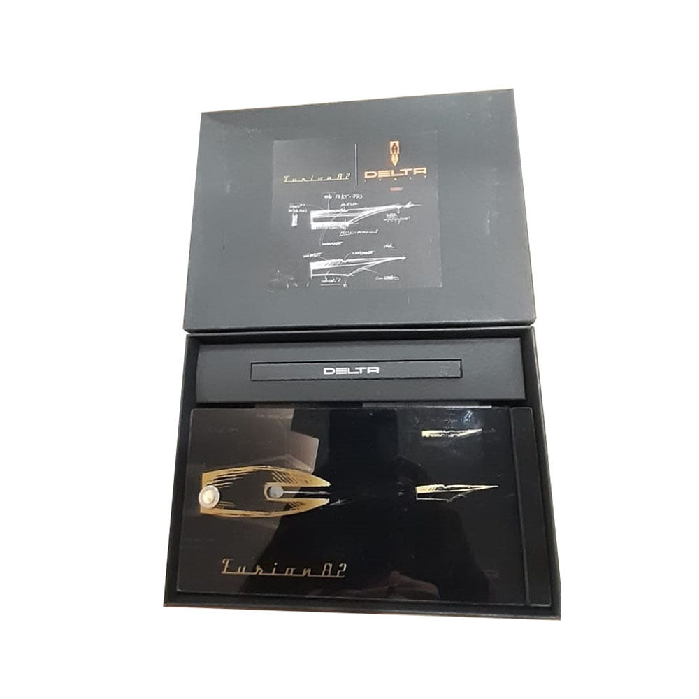 Delta Fusion 82 White Resin with Rhodium Trim Fountain Pen - 18kt Fusion Medium Nib