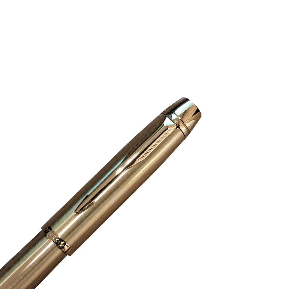 Parker Odyssey Gold-Gold Trim Fountain Pen Modern, Elegant And Professional, The Parker Odyssey Is A Pen Ready To Accompany You Everywhere. Parker Odyssey Delivers An Incredibly Smooth And Intense Writing Experience, While The Smart Design Offers A Stylish Look. Gold Lacquer body Gold Trim Lacquered metal body Gold finish Pen opening mechanism: Cap off/ on Stainless Steel Medium Nib For use with quink ink cartridges to quink ink bottle filling.