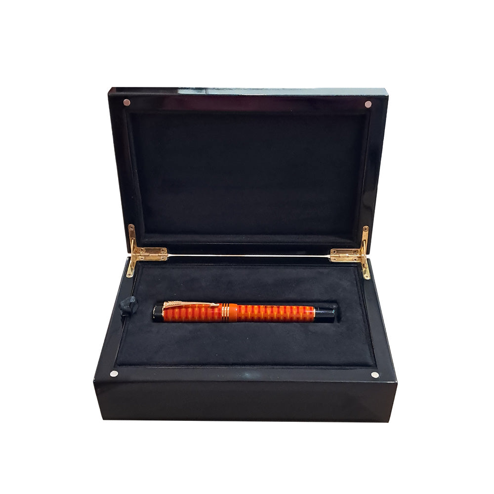 Parker Duofold 100th Big Red Resin Gold Trim Limited Edition Fountain