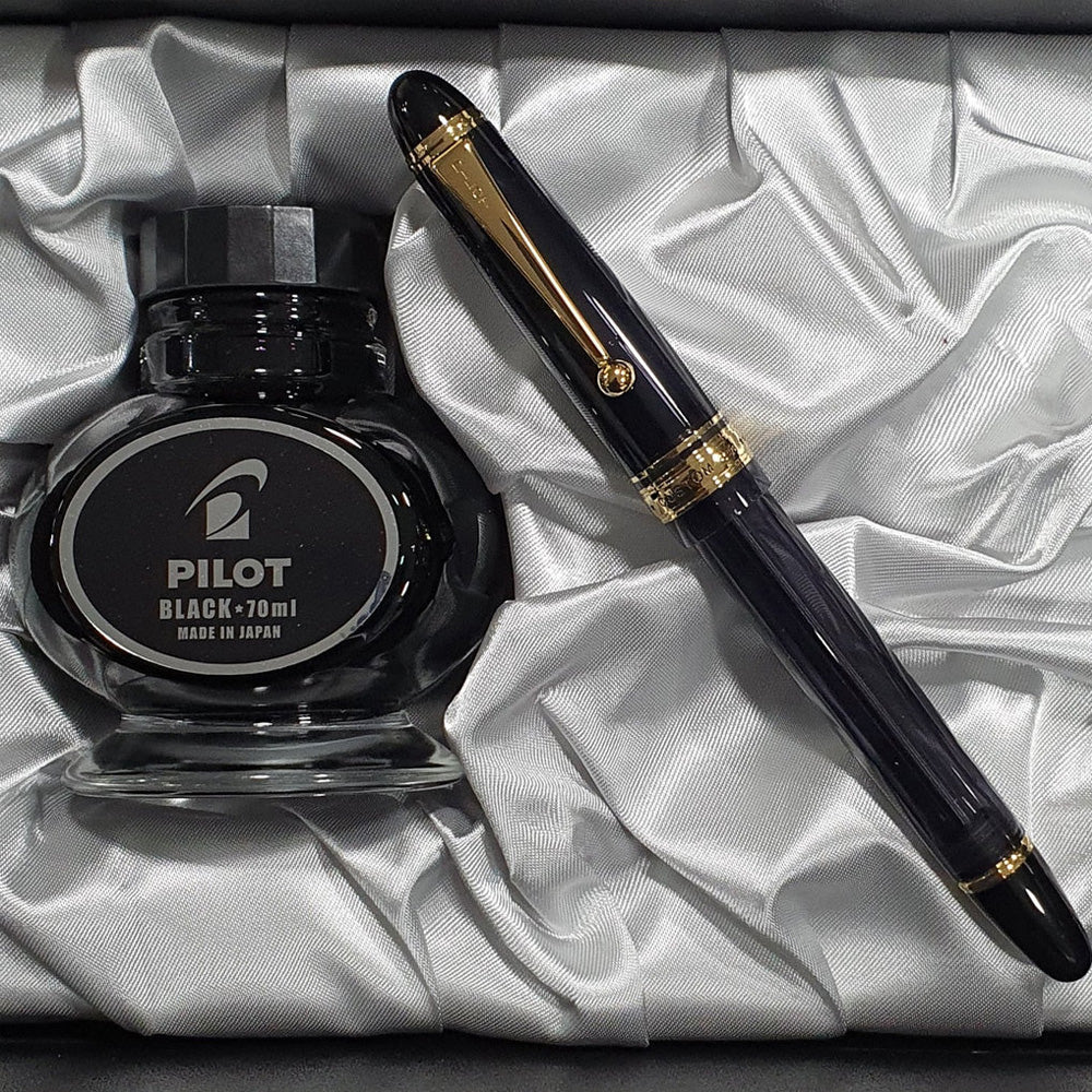 Pilot Custom 823 Black GT Fountain Pen with Ink - 14Kt Gold Signature