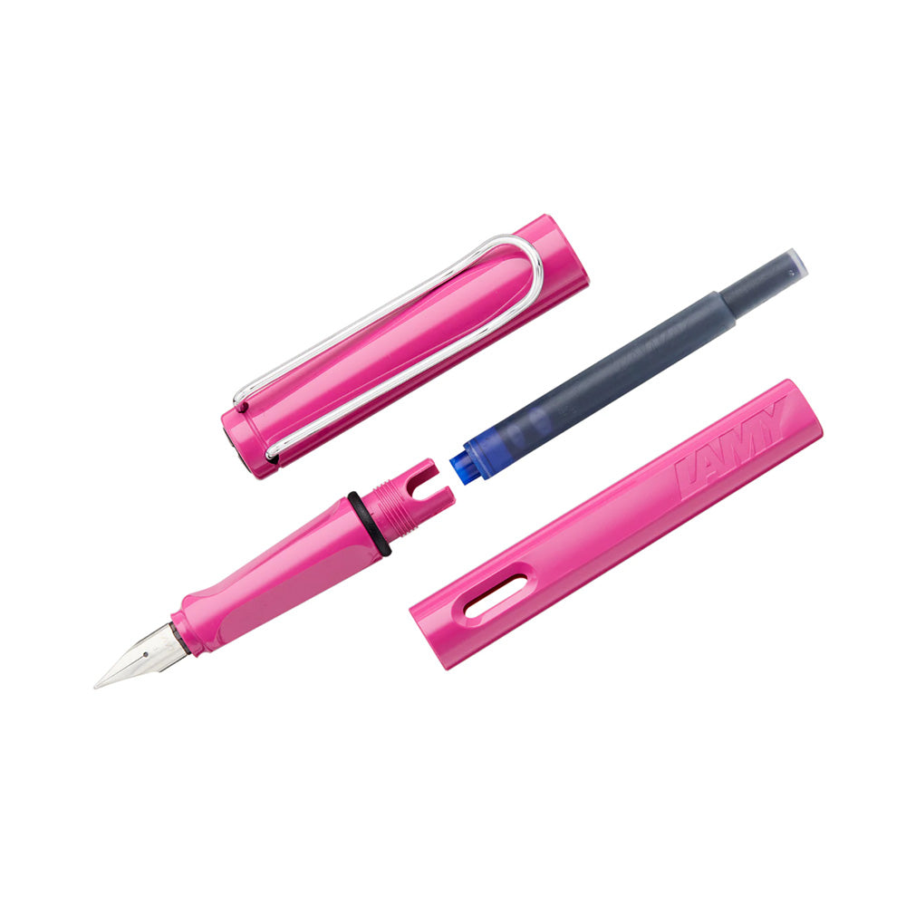 LAMY safari pink Fountain pen EF Many attractive colours, timeless design, perfect ergonomics. These are just some of the reasons that the LAMY safari is one of the most popular writing instruments worldwide. Distinctive recessed grip guarantees writing comfort. Sturdy plastic, shiny pink / metal clip / ergonomic grip / steel nib, polished / with ink cartridge LAMY T 10 blue / with converter Z 28