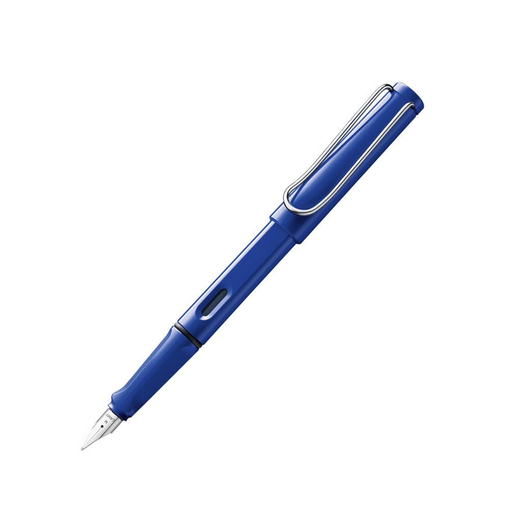 LAMY safari blue Fountain pen M Many attractive colours, timeless design, perfect ergonomics. These are just some of the reasons that the LAMY safari is one of the most popular writing instruments worldwide. Distinctive recessed grip guarantees writing comfort. Sturdy plastic, shiny blue / metal clip / ergonomic grip / steel nib, polished / with ink cartridge LAMY T 10 blue / with converter Z 28