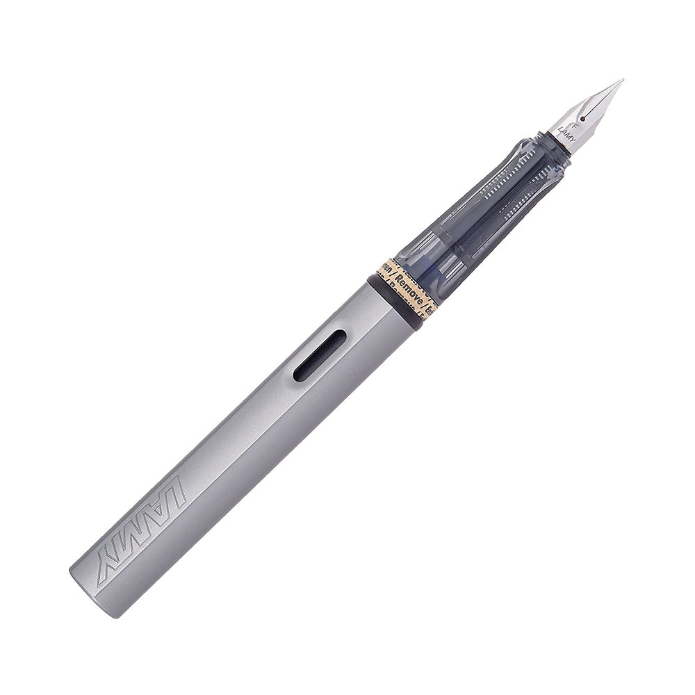 LAMY AL-star graphite Fountain pen EF The Lamy AL-star is the attractive, young writing instrument which satisfies even the highest requirements. Made of feather-light robust aluminum, anodized in various colors. With distinctive transparent grip and spring-action metal clip. Aluminium, matt graphite grey anodised / steel nib, polished / with ink cartridge LAMY T 10 blue / with converter filling system Z 28