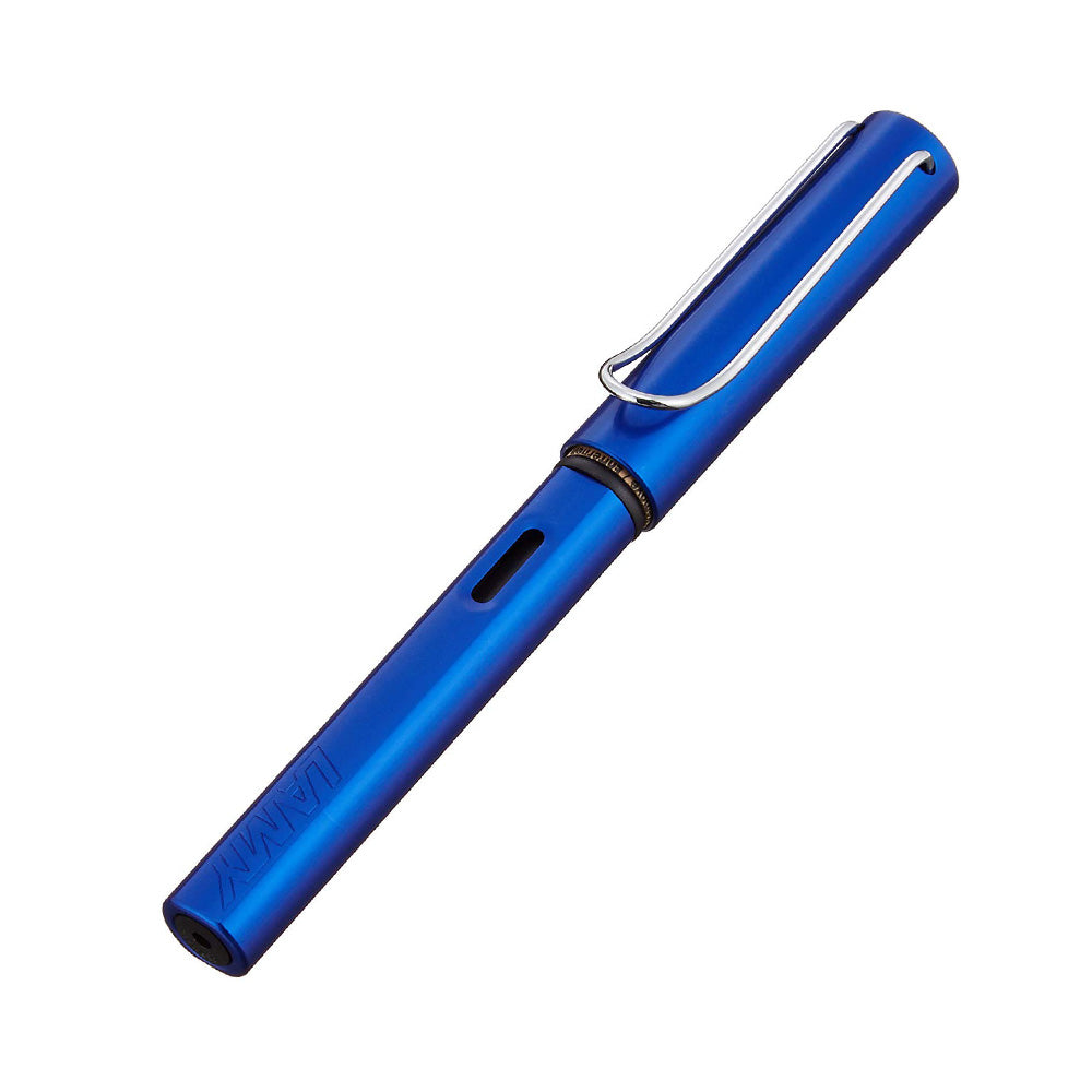 The Light Aluminium-Experience. LAMY AL-star oceanblue Fountain pen M The Lamy AL-star is the attractive, young writing instrument which satisfies even the highest requirements. Made of feather-light robust aluminum, anodized in various colors. With distinctive transparent grip and spring-action metal clip. Aluminium, dark blue anodized / steel nib, polished / with ink cartridge LAMY T 10 blue / with converter filling system Z 28