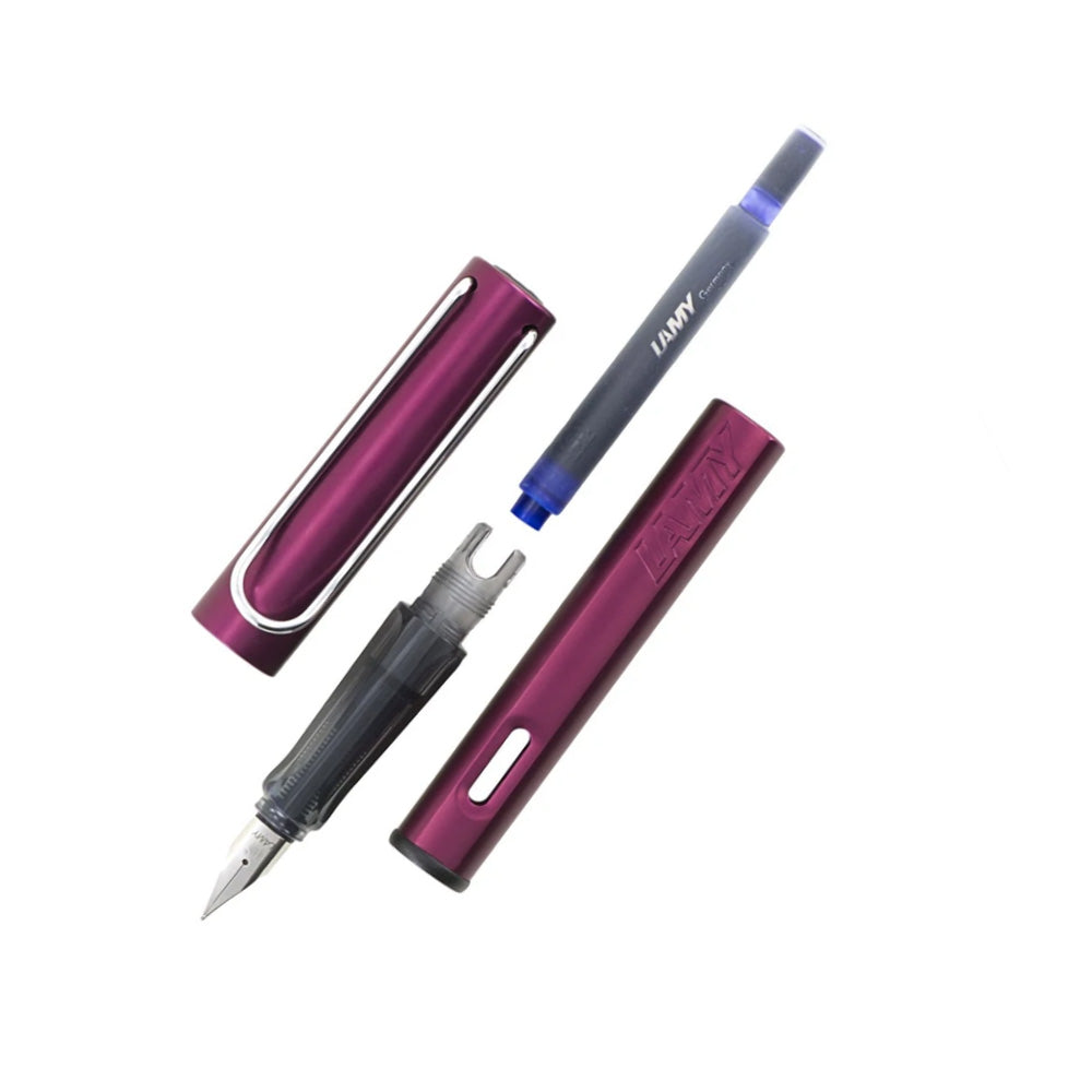 LAMY AL-star black purple Fountain pen F The Lamy AL-star is the attractive, young writing instrument which satisfies even the highest requirements. Made of feather-light robust aluminium, anodised in various colours. With distinctive transparent grip and spring-action metal clip. Aluminium, dark purple metallic anodized / metal clip / ergonomic plastic grip / steel nib, polished / with ink cartridge LAMY T 10 blue /with converter Z28