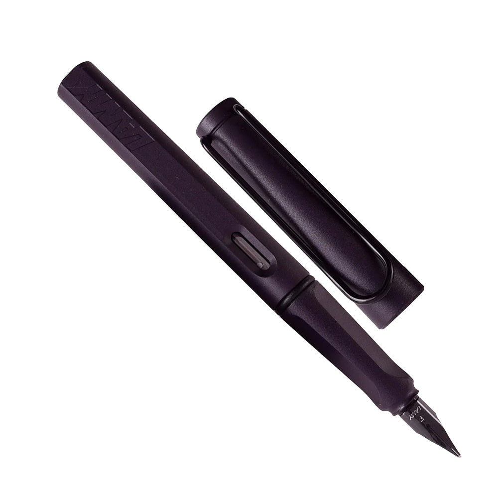 LAMY Safari steel black fountain pen F Everyday fountain pen with polished stainless steel nib. Ergonomic handle and robust casing made of durable, high-gloss ASA plastic. Includes 1 LAMY T 10 ink cartridge in blue. Available in different nib widths and also for left-handers. Recommended accessory: LAMY Z28 for use with ink bottle. Sturdy plastic, high gloss steel black / black pvd metal clip / ergonomic grip /  black chromium-plated steel nib / with ink cartridge LAMY T 10 blue / with converter Z28