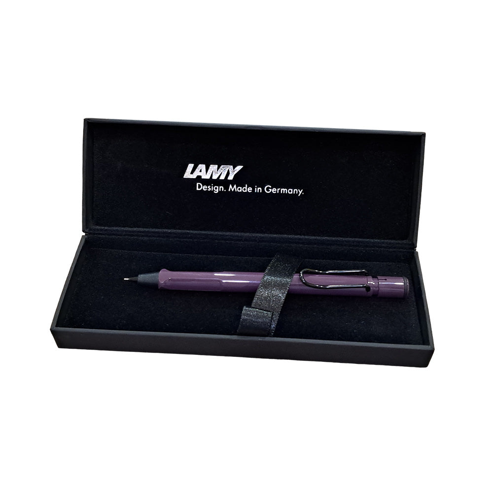 LAMY safari violet-blackberry Mechanical pencil 0.5 mm Many attractive colours, timeless design, perfect ergonomics. These are just some of the reasons that the LAMY safari is one of the most popular writing instruments worldwide. Distinctive recessed grip guarantees writing comfort. Made of ABS plastic with spring-loaded metal clip. Sturdy plastic / many attractive colours / with spring-loaded metal clip / with lead LAMY M41 (0.5) / eraser LAMY Z18 with cleaning needle