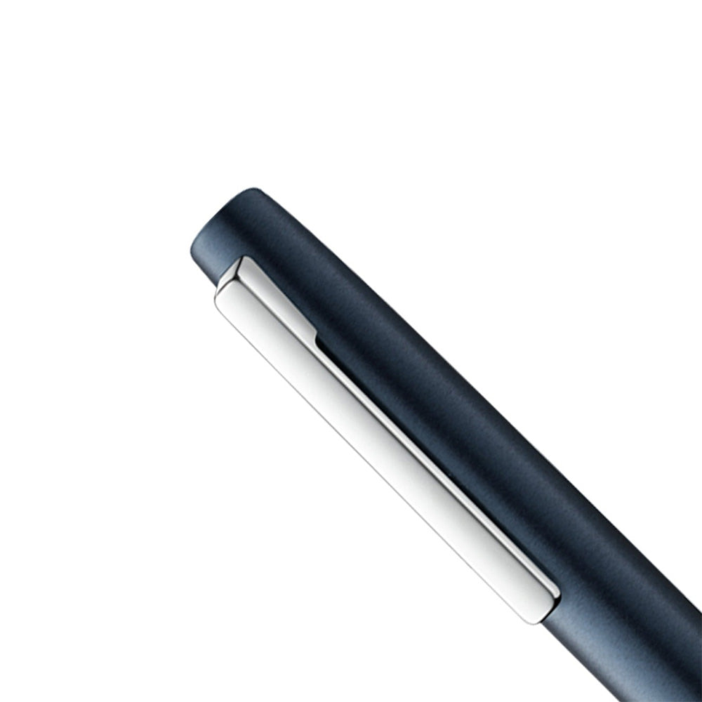Simply modern. LAMY aion deepdark blue Ballpoint pen The smooth deep-drawn aluminium body components are the first of their kind and give the series a unique, harmonious appearance. Brushed and blasted surfaces are refined with a brilliant silk-matt anodic coating finish, creating formal tension. The sturdy high gloss polished clip perfectly rounds off the overall design. Twist ballpoint pen / brushed aluminum and satin dark blue anodized / with LAMY M16 M black large-capacity refill Part Code : 4038449