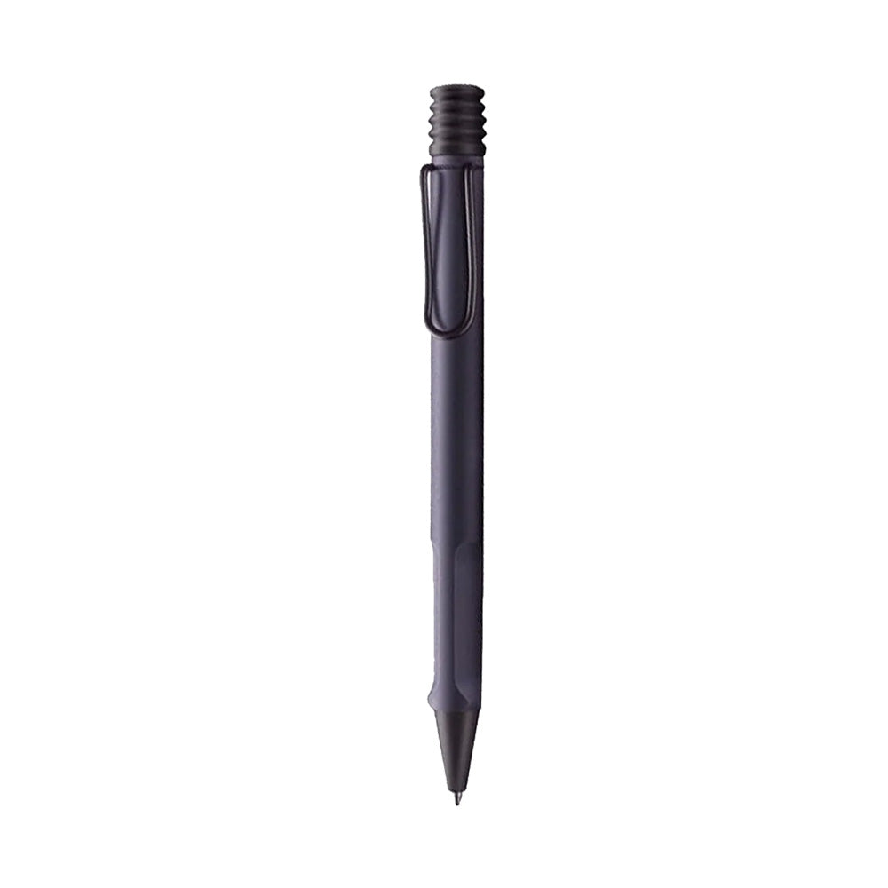 LAMY safari steel black Ballpoint pen M Many attractive colours, timeless design, perfect ergonomics. These are just some of the reasons that the LAMY safari is one of the most popular writing instruments worldwide. Distinctive recessed grip guarantees writing comfort. Made of ABS plastic with spring-loaded metal clip. Sturdy plastic, shiny /metal clip / ergonomic grip / Black PVD Plated trim with Retractable mechanism with giant refill LAMY M16 M black Part No. 4032321